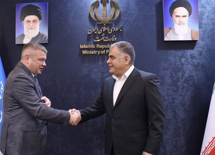 وزیر نفت ایران در حال صحبت