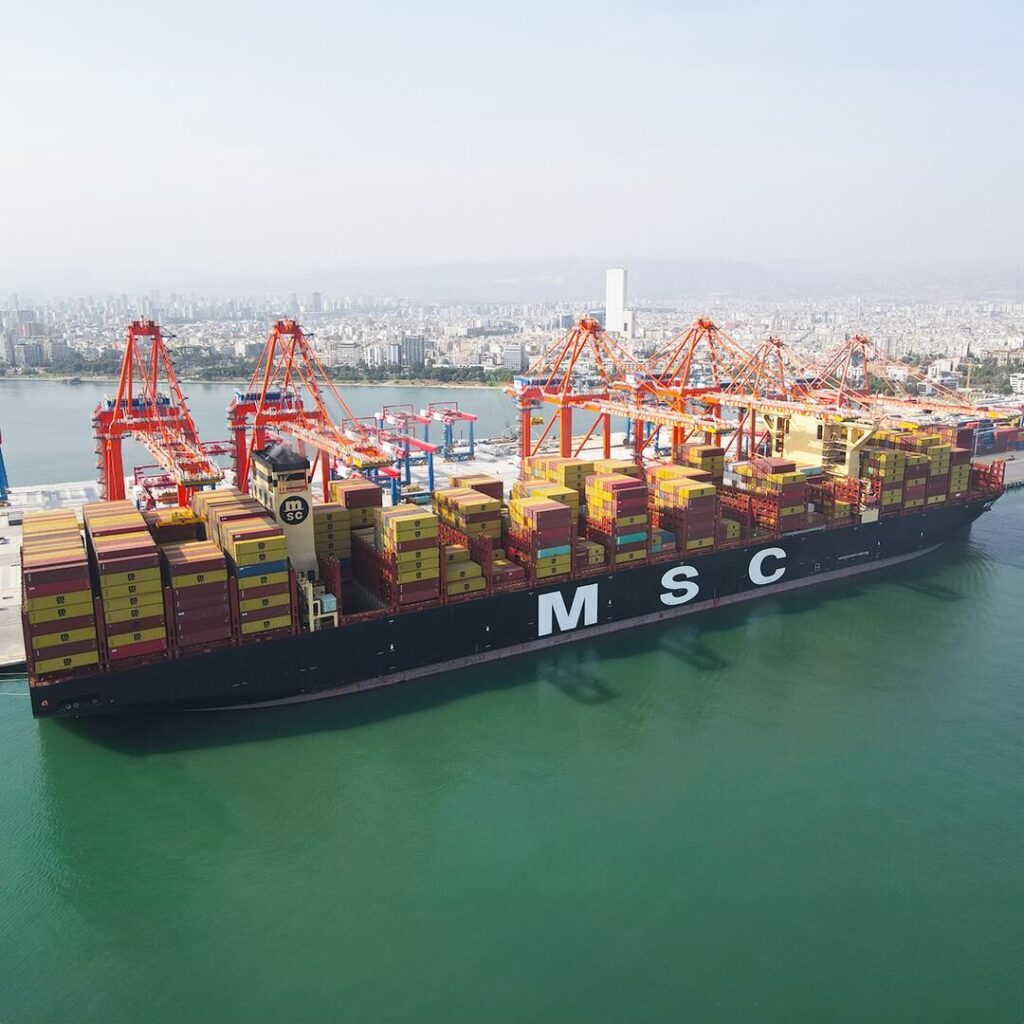 mersin limanina 400 metrelik dev gemi